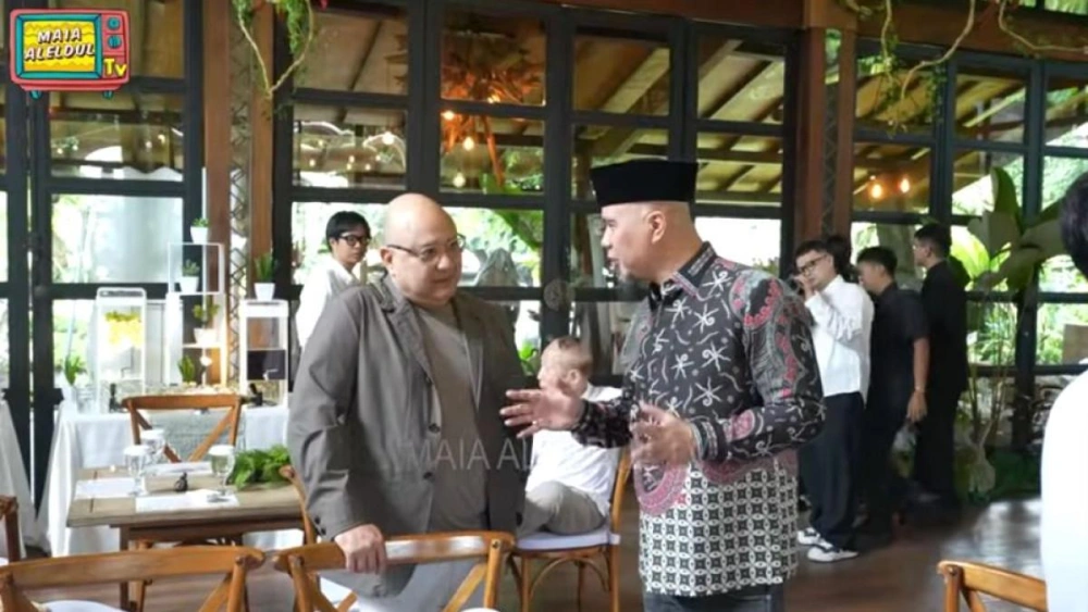 Ahmad Dhani Terlihat Akrab Dengan Irwan Mussry [sumber: Youtube Maia Aleldul Tv]
