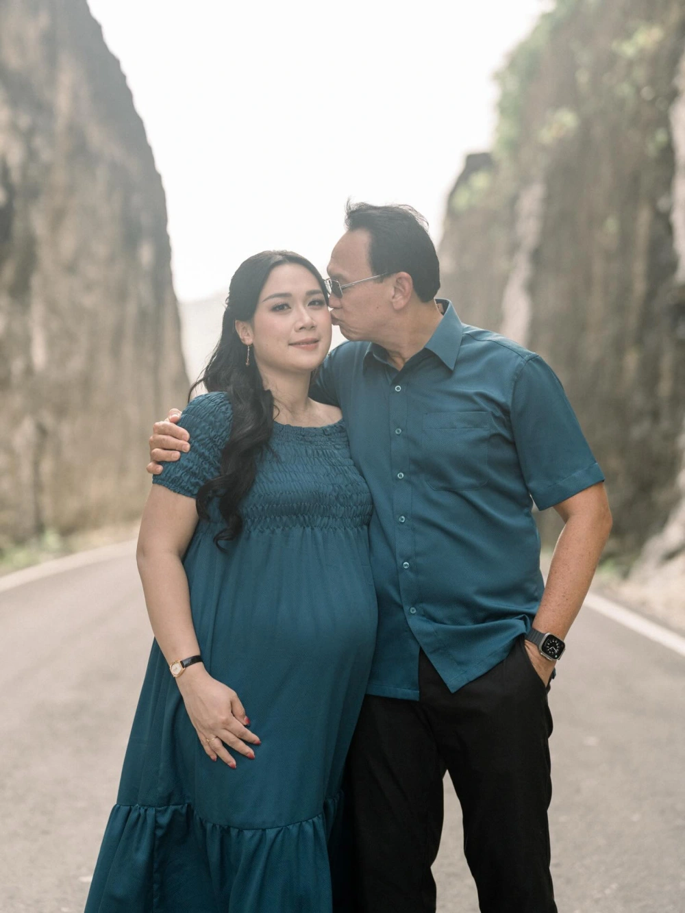 Ahok Cium Puput [sumber: Instagram Btpnd]