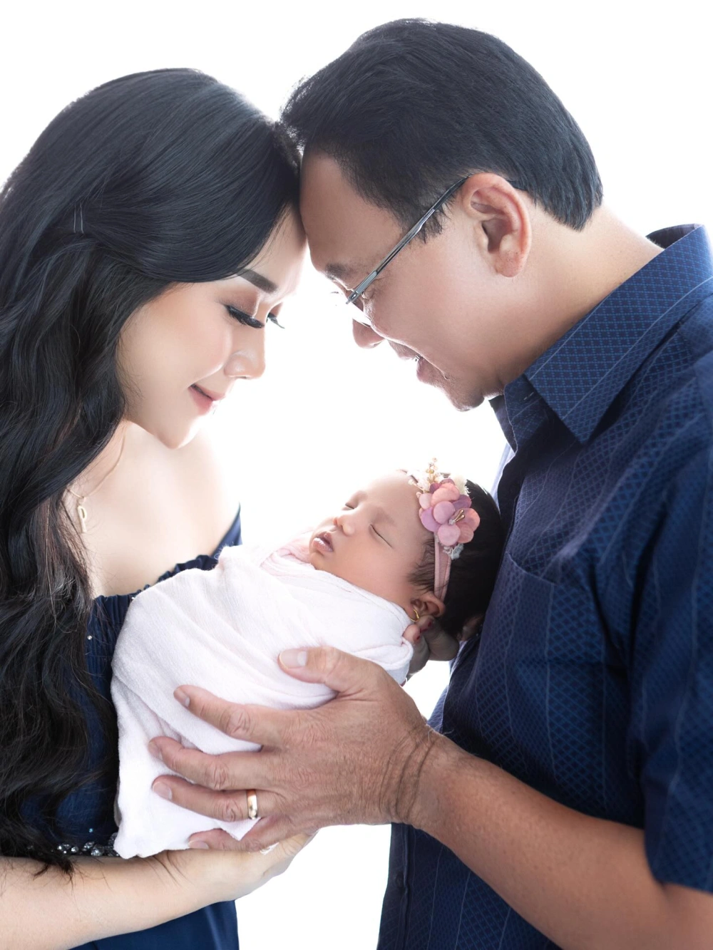 Ahok Puput Dan Anak Ketiga Mereka [Sumber: Instagram Btpnd]