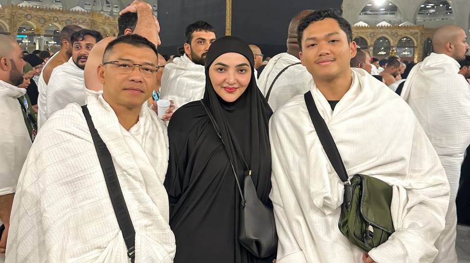 Cobain Ayam Penyet Pak Tjomot Asli Makassar yang Baru Buka di Sunter Jakarta