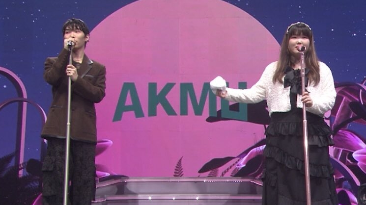 Rayakan Debut Anniversary ke-10, AKMU Berdonasi Sekitar Rp1,6 Miliar untuk 3 Lembaga