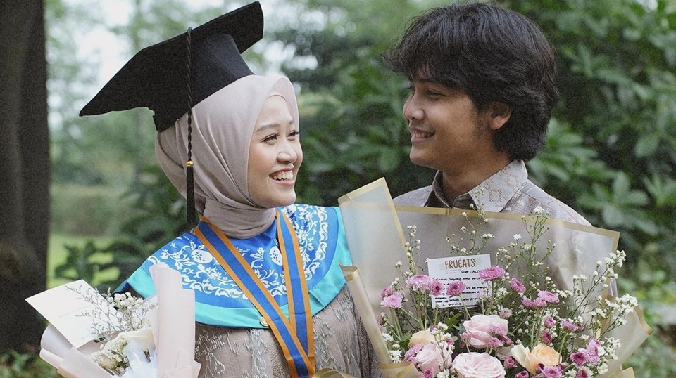 Bintang Emon Temani Istri Wisuda S2, Singgung Ijazah yang Tak Setara