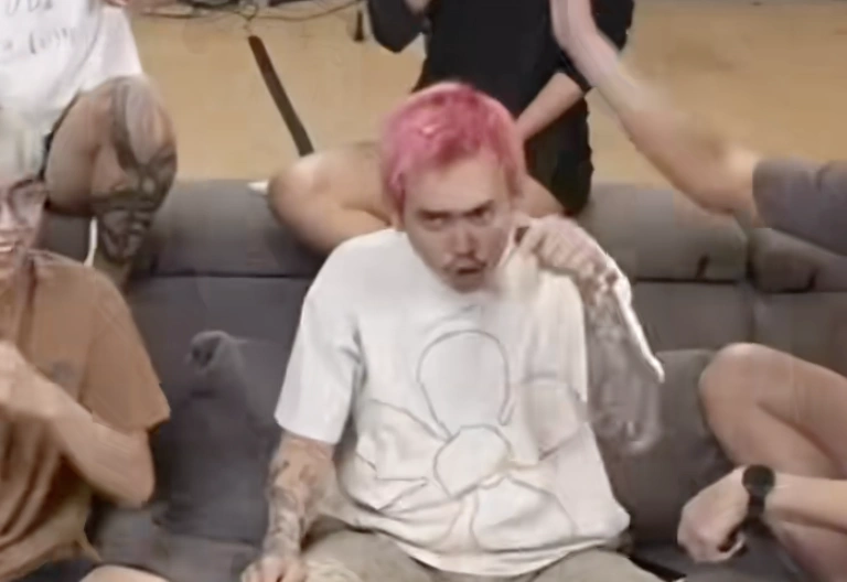 Aloy klarifikasi soal sebut minimal sekolah jangan ngaji. [YouTube/Maraphton]