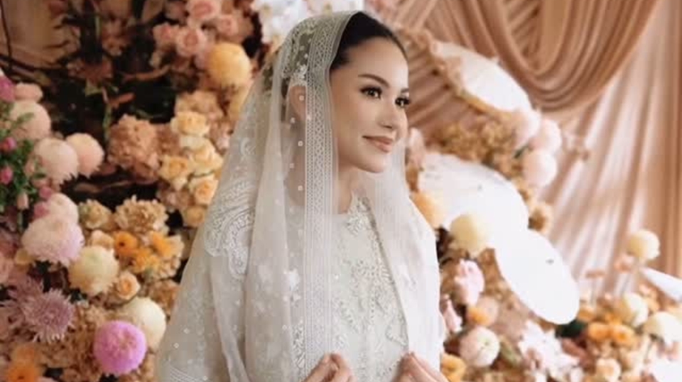 Alyssa Daguise mengenakan pakaian yang mirip dengan Patrick
