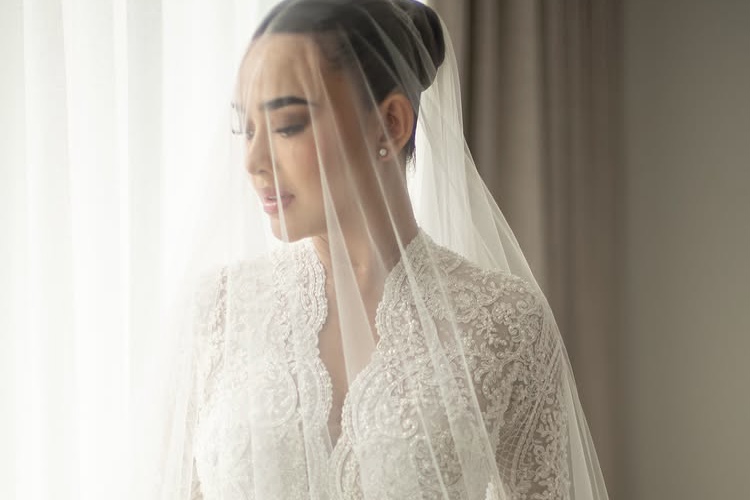 Potret Cantik Amanda Manopo dalam Balutan Gaun Pengantin Putih Bergaya Klasik