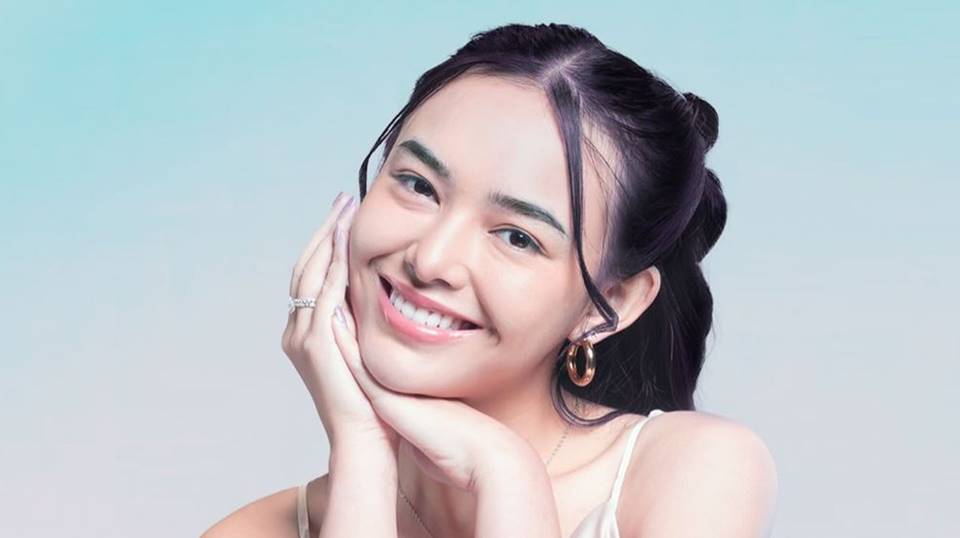 Amanda Manopo Kenakan Sandal Hermes Seharga Rp 15 Juta Saat Umumkan Film Terbarunya