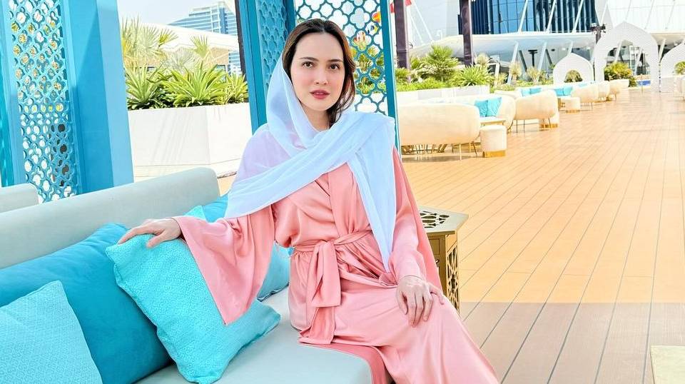 Shandy Aulia Pakai Jam Tangan Mewah Rp179 Juta, Terbuat Dari Emas 18 Karat