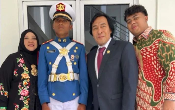 Anak Komeng Wisuda Akmil Cc Instagram