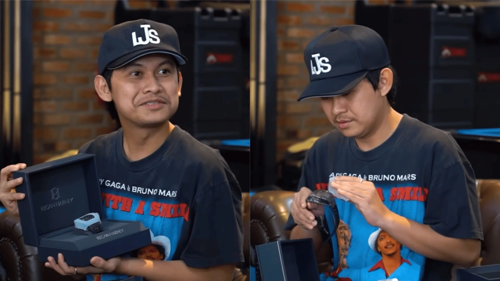 Andre Taulany Kasih Jam Tangan Regan Harney [Sumber: Youtube]