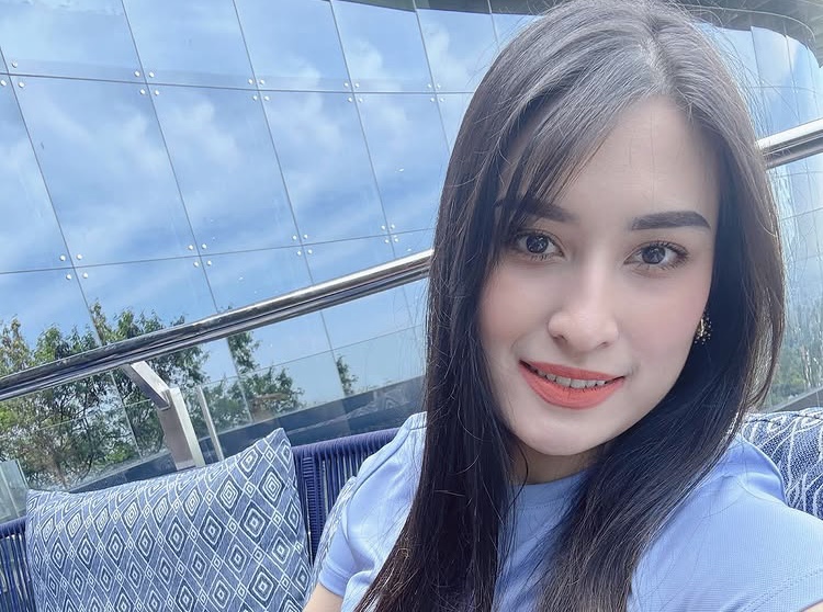 Biodata Lengkap Angbeen Rishi, Istri Adly Fairuz yang Diisukan Rumah Tangganya Retak