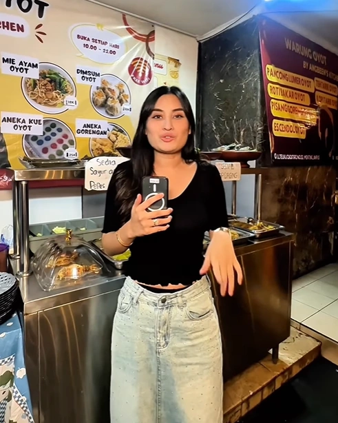 Angbeen Rishi [Instagram]