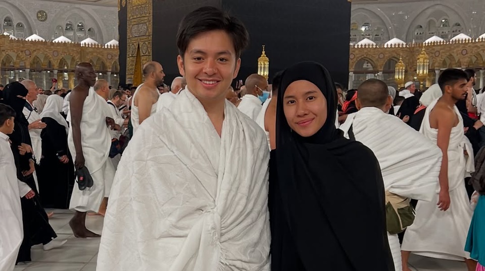 Angga Yunanda dan Shenina Cinnamon Umrah [Instagram]