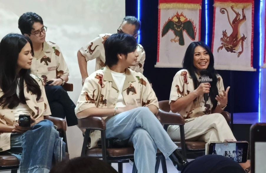 Anggun C. Sasmi, Angga Yunanda, dan Maudy Ayunda di konferensi pers film Para Perasuk. (Indopop/Raka)