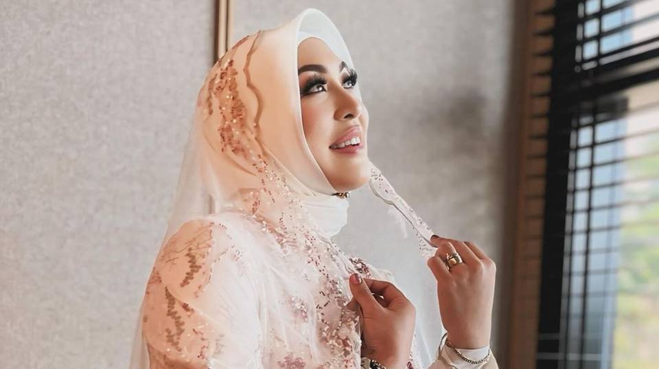 Angelina Sondakh Pergi Umrah Perdana Sejak 15 Tahun Mualaf, Begini Kesannya