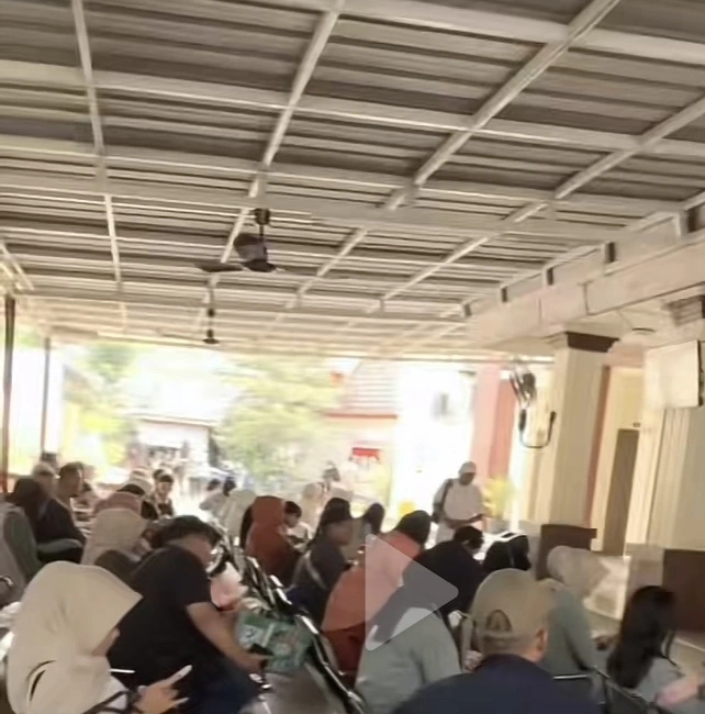 Antrean Perceraian Yang Membludak