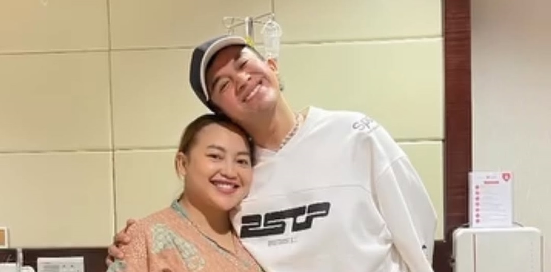 Anwar BAB Nangis Sesenggukan di Makam Mpok Alpa, Kenang Kebaikan Sahabat Seperjuangan