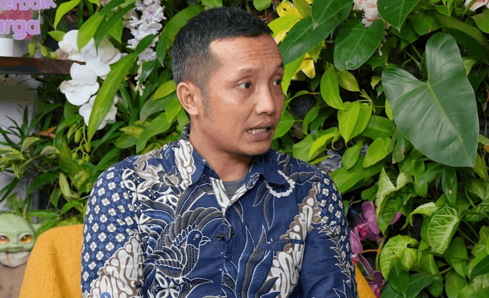 Anwar Satibi, ayah kandung Nizam yang kini menjadi sorotan publik. [YouTube]