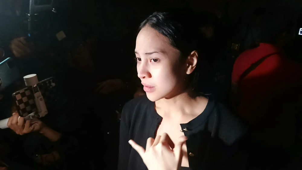 Anya Geraldine di momen meninggalnya sang sahabat, Vidi Aldiano. [Indopop/Selvianus Kopong Basar]