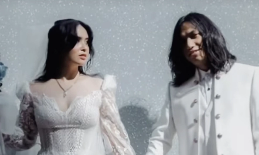 Ayushita dan Gerald Situmorang diduga nikah di kantor catatan sipil Hong Kong. [Instagram]