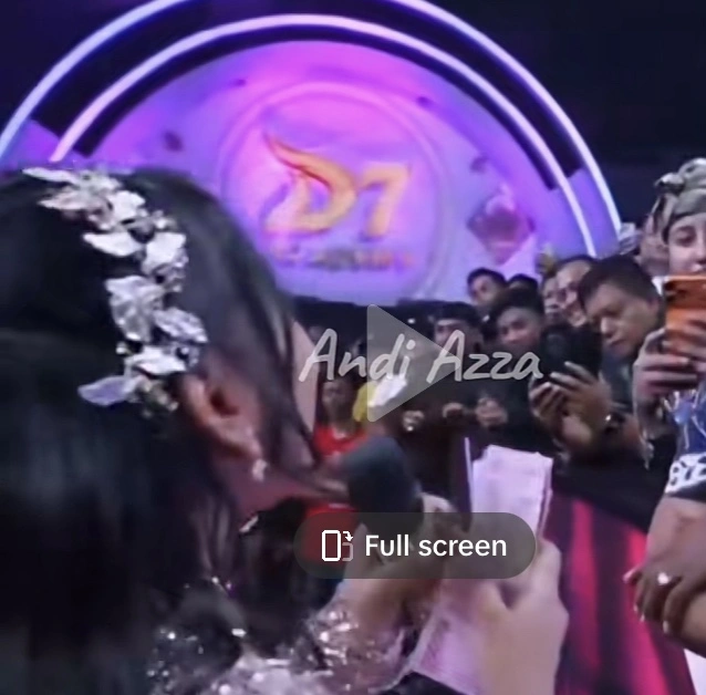 April Saat Terima Uang Dari Pendukung Valen Da7 Indosiar [TikTok]