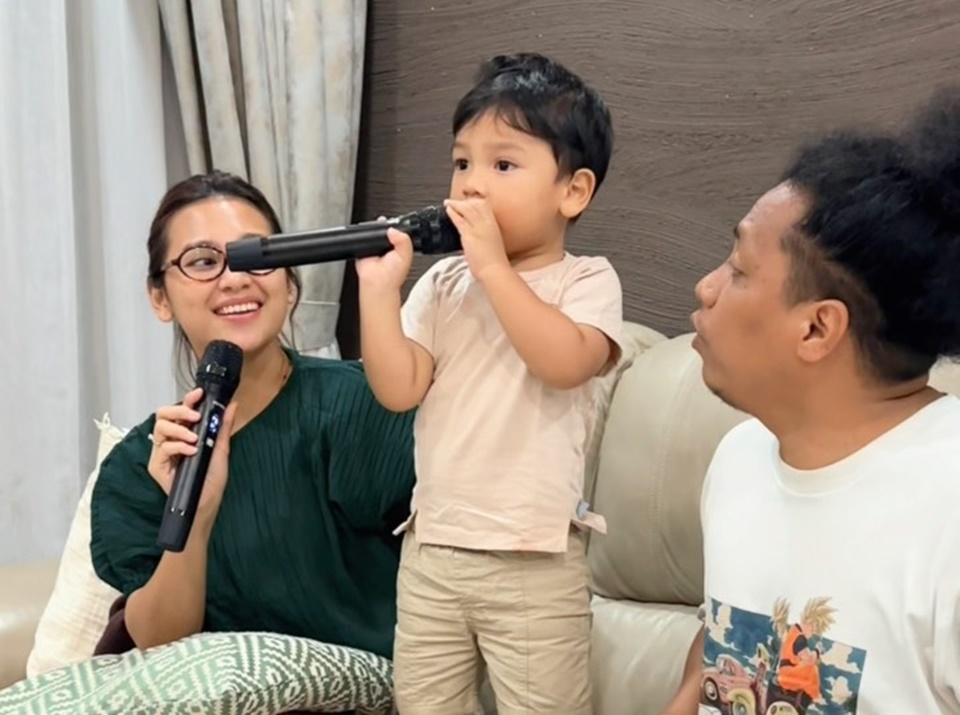 Putra Arie Kriting Tunjukkan Bakat Nyanyi [Instagram]