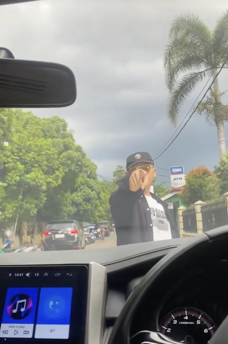 Arief Juntara Hadang Mobil Dinda Amelia Tanjung Di Proses Sidang Perceraian. [Instagram]