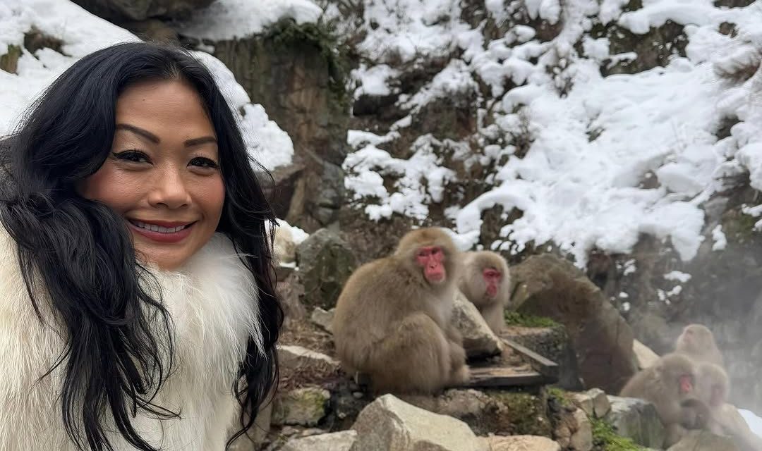 3 Artis Berlibur ke Jepang di Awal Tahun 2025, Ada Selfie sama Monyet