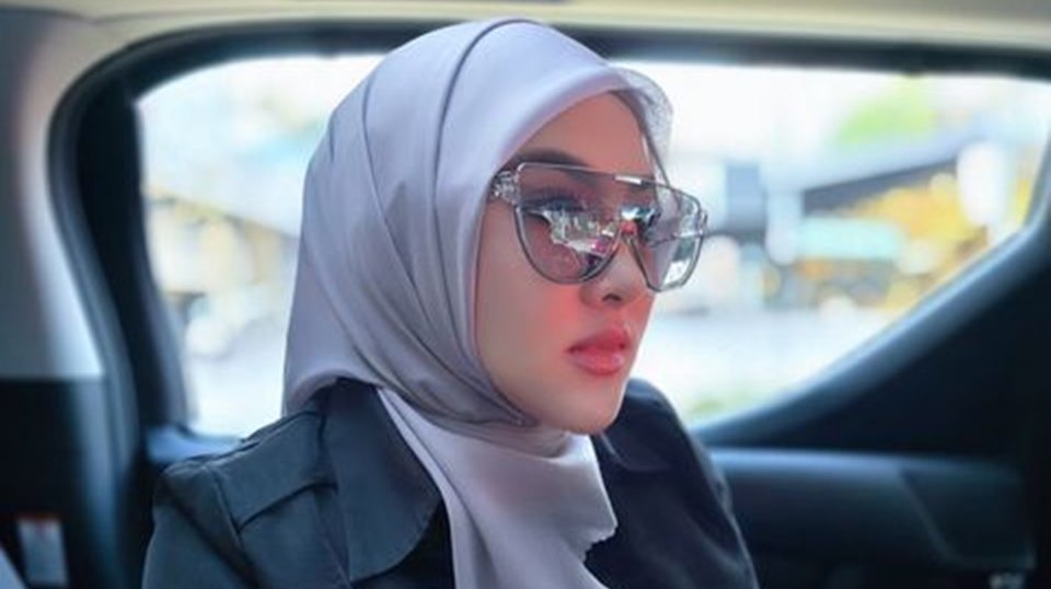 Tas Hermes Rp1,6 Miliar Syahrini Bikin Salfok Cuma Digantungin di Baby Stroller