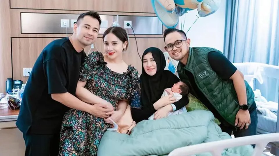 Dress Nagita Slavina Saat Jenguk Shandy Jadi Sorotan: Daster 50 Ribuan Minggir Dulu
