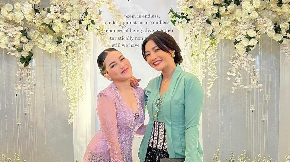 Rumah Mewah Hesti Purwadinata, Full Furniture Bikinan Edo Borne