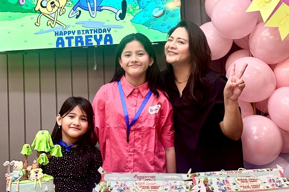 6 Potret Sederhana Audy Item Rayakan Ultah Putri Sulung