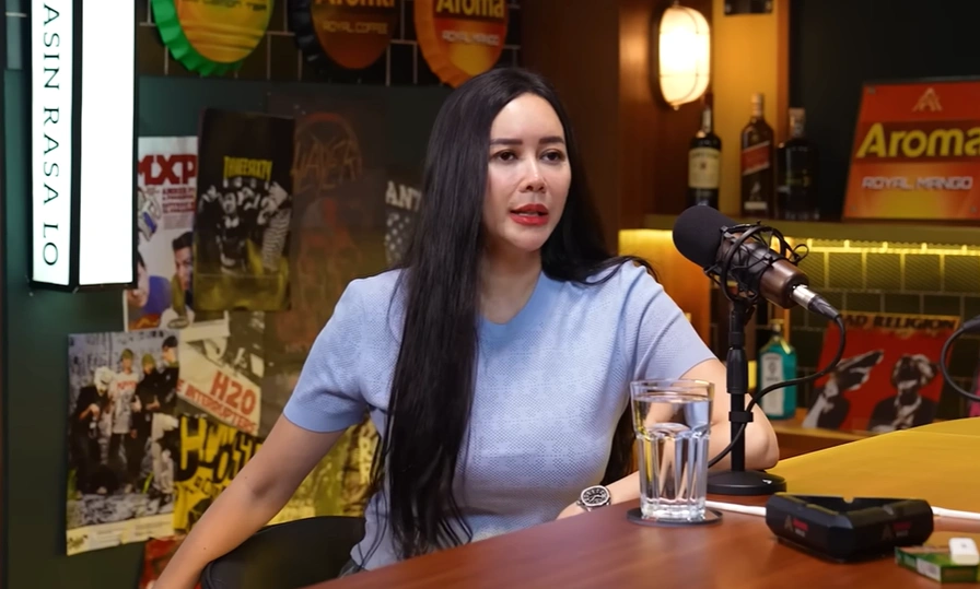 Aura Kasih Saat Di Podcast Rockaroma Id Bersama Praz Teguh [Sumber: Youtube]