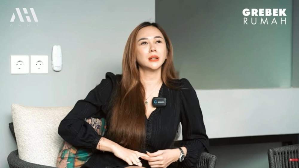 Aura Kasih Sempat Ungkap Sulitnya Jadi Janda [Youtube Ah]