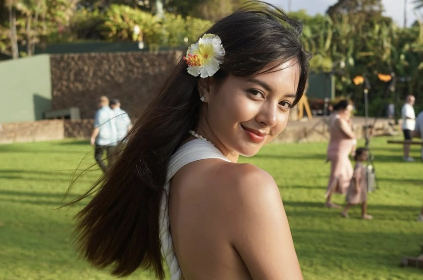 Aurelie Moeramans Menulis Buku Broken Strings 