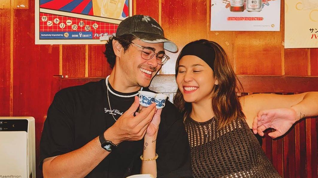 6 Potret Bucin Awkarin Sama Abyakta Ernoult yang Baru Peringati Setahun Pacaran