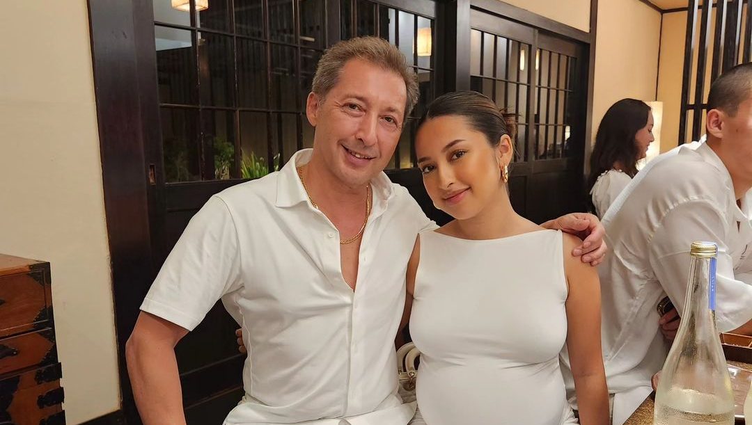 Nggak Nyangka Ayah Jennifer Coppen Bikin Videoklip Dangdut Banyuwangi 'Londo Meduro'