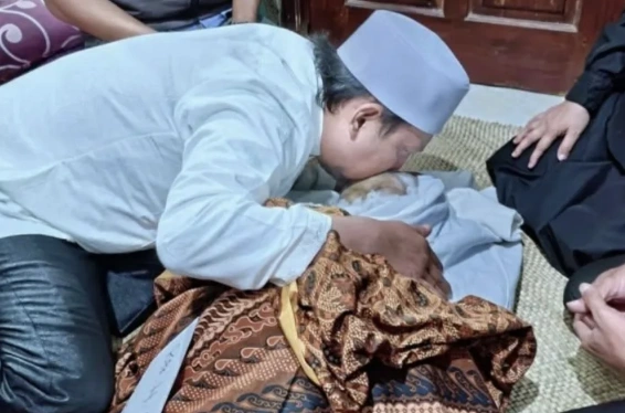 Ayah Apoy Wali Sakit Apa? H Aceng Madari meninggal dunia. [Instagram]