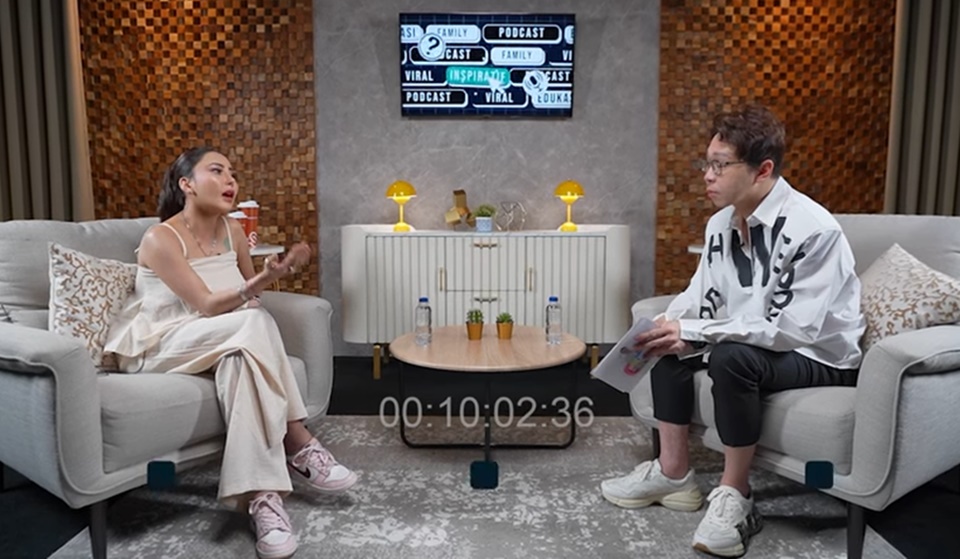 Ayu Aulia Ungkap Kedekatan Dengan Ridwan Kamil [YouTube]