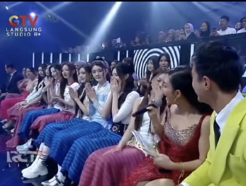 Ayu Dewi Dan Personel Hearts2hearts. [GTV]