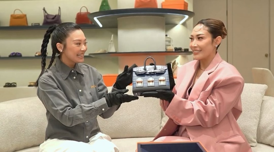 Ayu Dewi Izin Suami Beli Tas Hermes Miliaran Rupiah [Instagram]