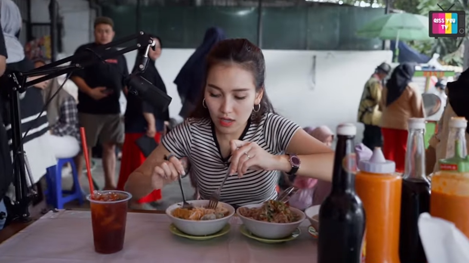 Ayu Ting Ting Buka Puasa Bareng Sahabat di Tengah Kesibukan Syuting, Netizen Puji Segenk Nggak Pansos