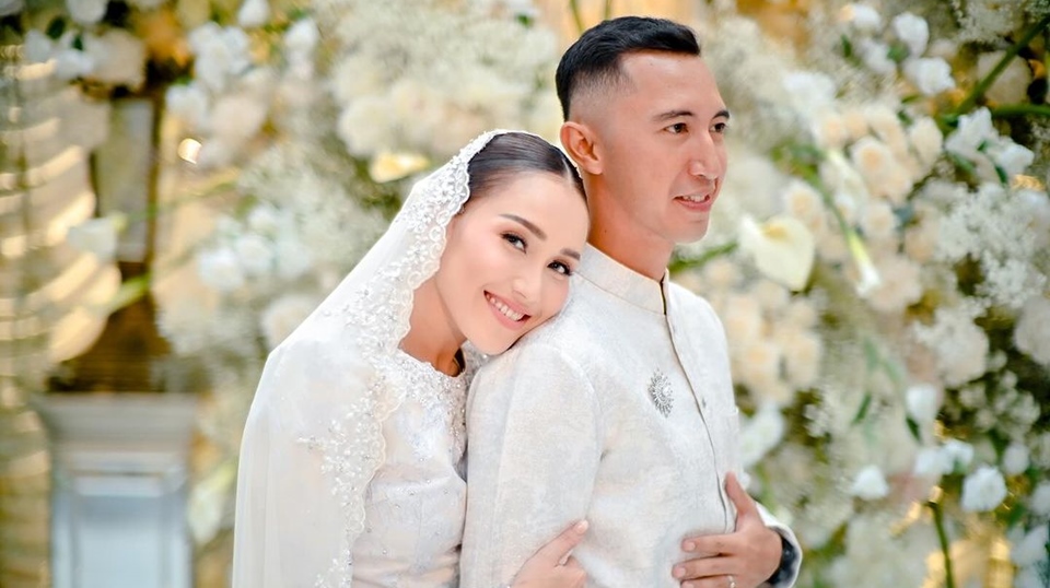 Momen-momen Kedekatan Ayu Ting Ting dan Keluarga Muhammad Fardhana Bak Keluarga Kandung