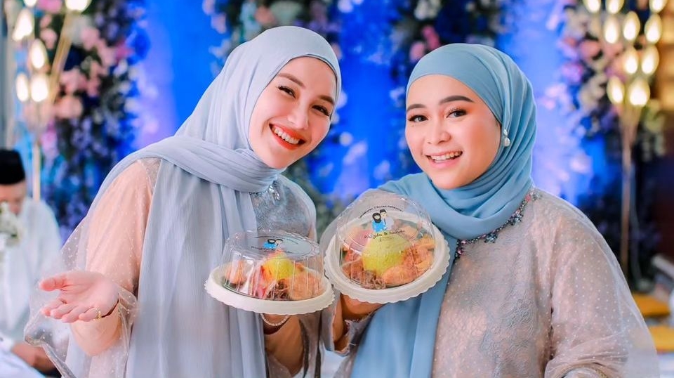 Tangis Ayu Ting Ting Pecah di Acara Akikah Keponakan, Iri pada Adiknya?