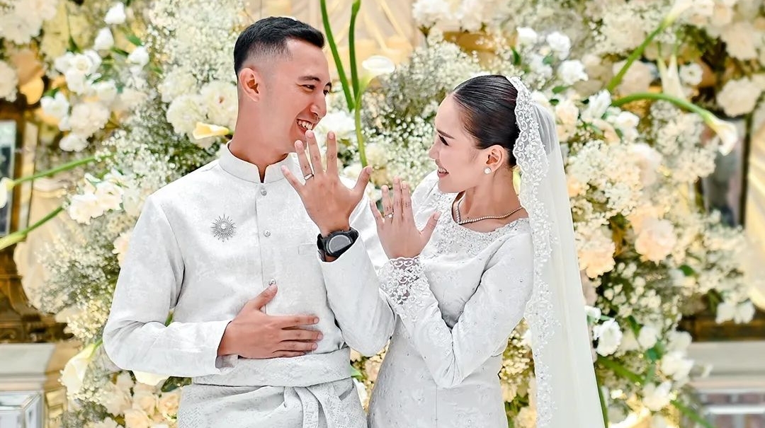 Ayu Ting Ting Diduga Tunda Tanggal Pernikahan