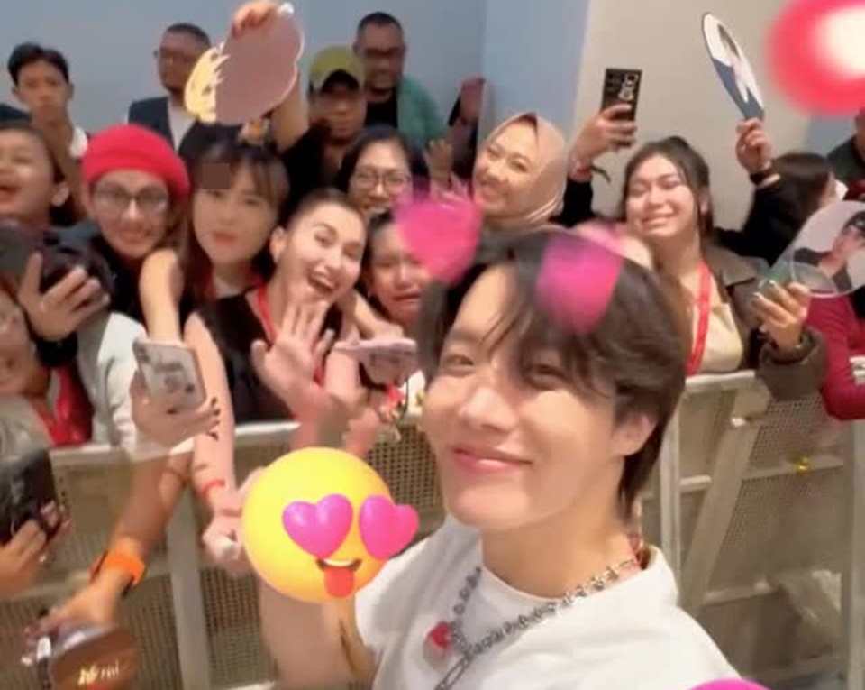 Ayu Ting TIng Di-notice J-Hope BTS [Instagram]