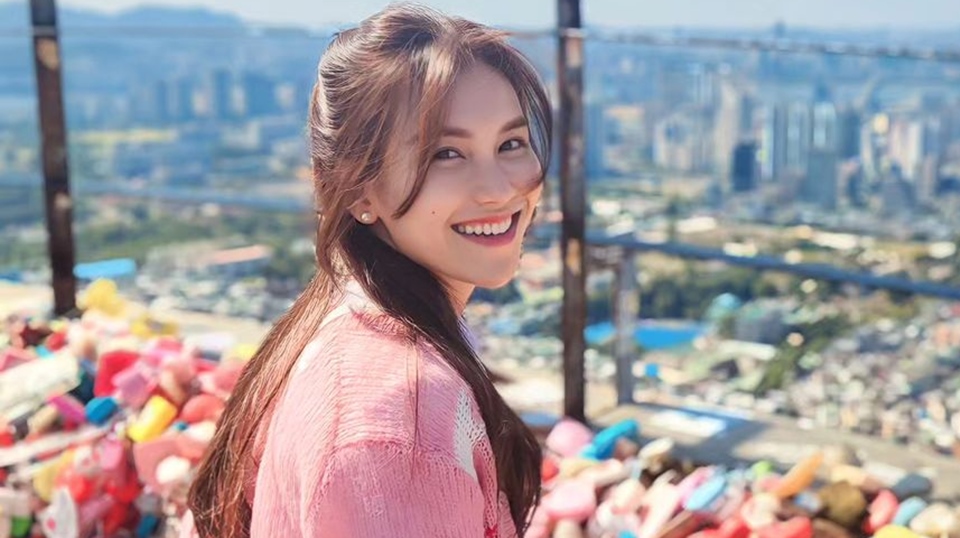 Foto Pertunangan Ayu Ting Ting dan Lettu Muhammad Fardana Makin Jelas, Dijamin Bukan Hoax!