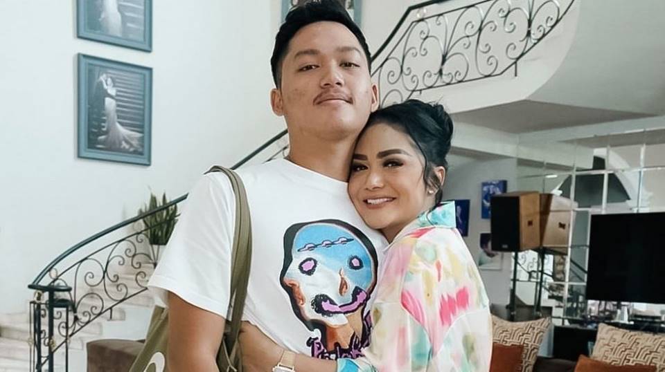 Kris Dayanti Titip Pesan Buat Azriel Hermansyah yang Mau Kuliah S2 Politik di Surabaya