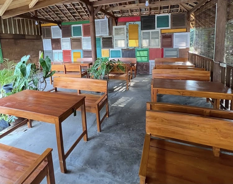 Bagian Dalam Warung Kinasih (Instagram)