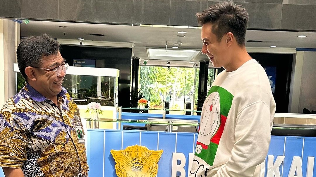 Baim Wong Pakai Kaus Rp15 Juta saat Sambangi Bea Cukai untuk Urus Perizinan Jual iPad Murah