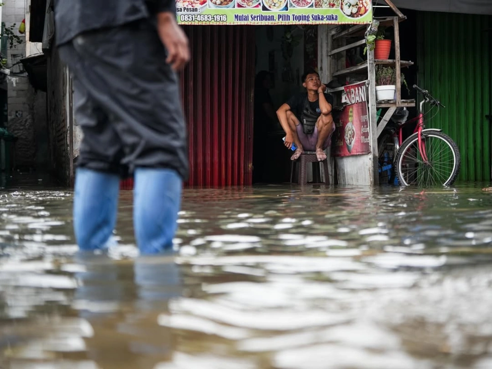 Banjir di kawasan Rawa Buaya, Jakarta Barat, Senin (12/1/2026). [Instagram @kotajakartabarat]
